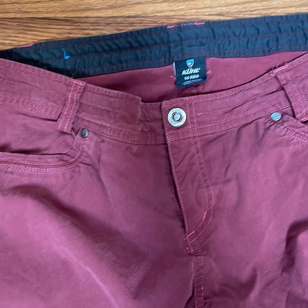 Kuhl petite pants, no capri straps, lightweight and comfortable, maroon